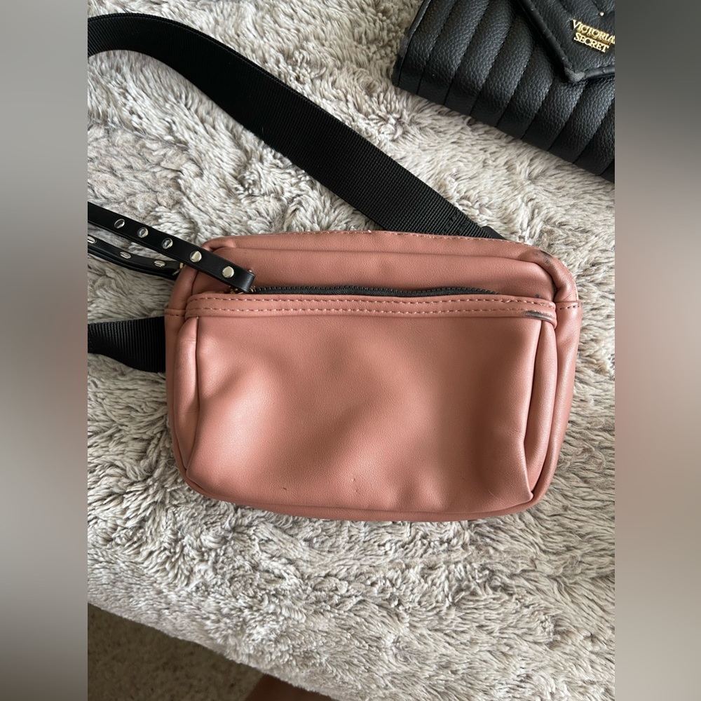 Purses/Wallet/Belt Lot - Picture 5 of 15